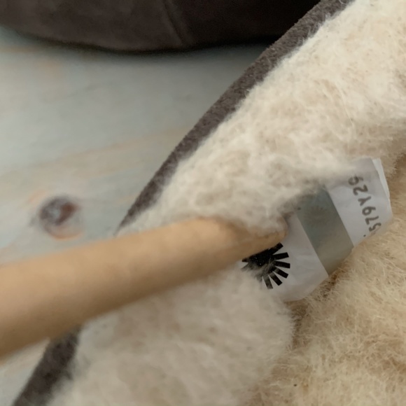 UGG ANSLEY TWIST SHEEPSKIN SLIPPERS  NIB - Picture 8 of 9